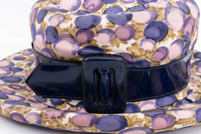 Chapeau violet 1960s