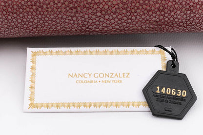 Pochette en galuchat Nancy Gonzalez