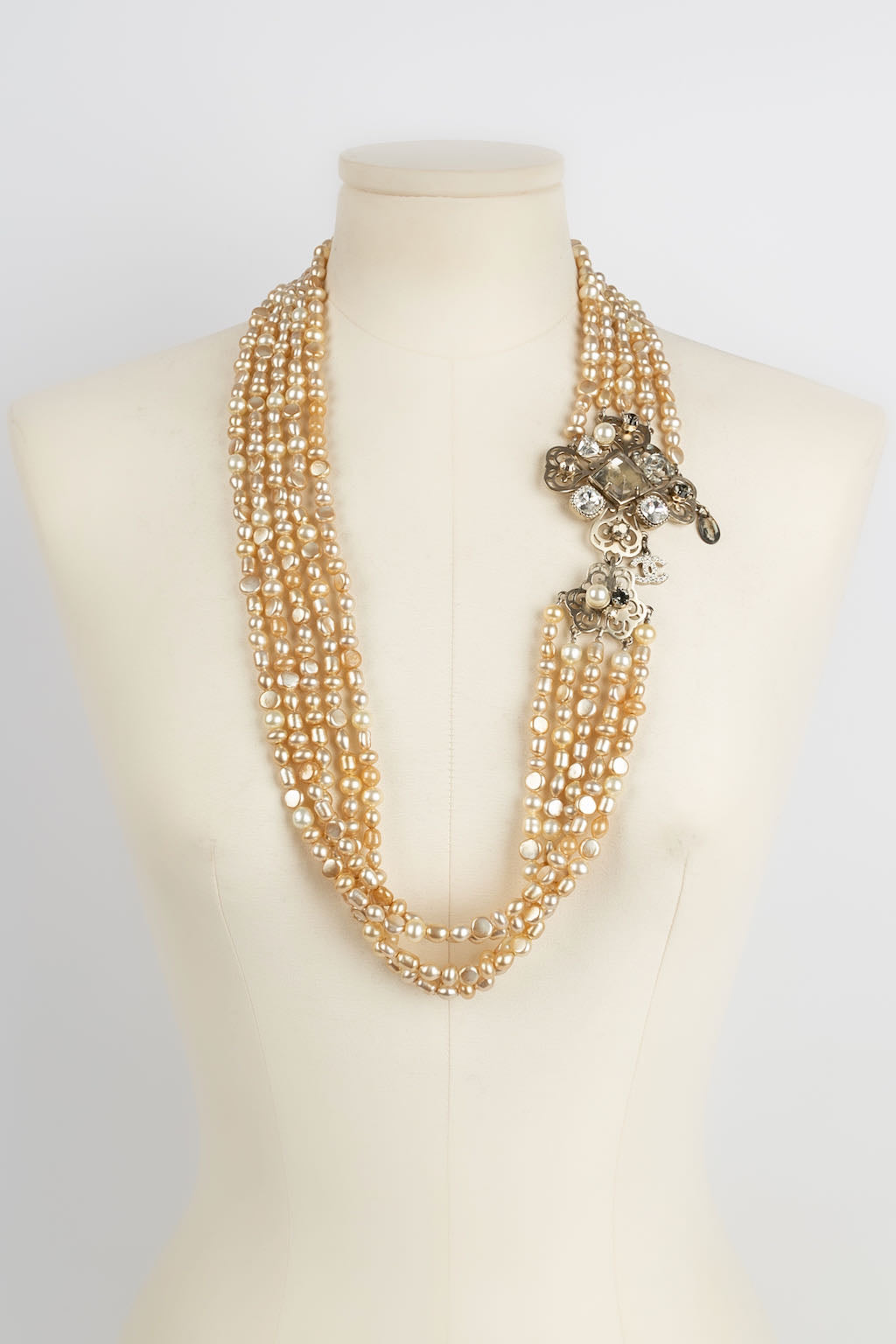 Chanel pearl necklace Fall 2006 – Les Merveilles De Babellou