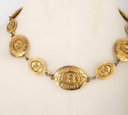 Collier doré Chanel