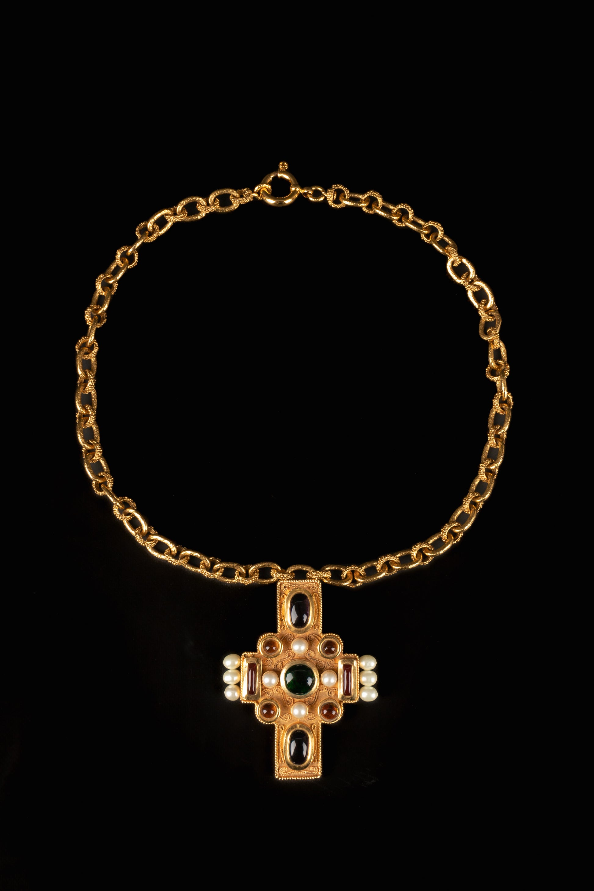 Collier pendentif croix Chanel