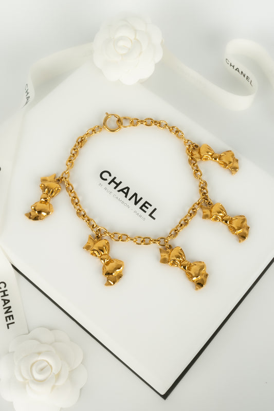 Collier doré Chanel