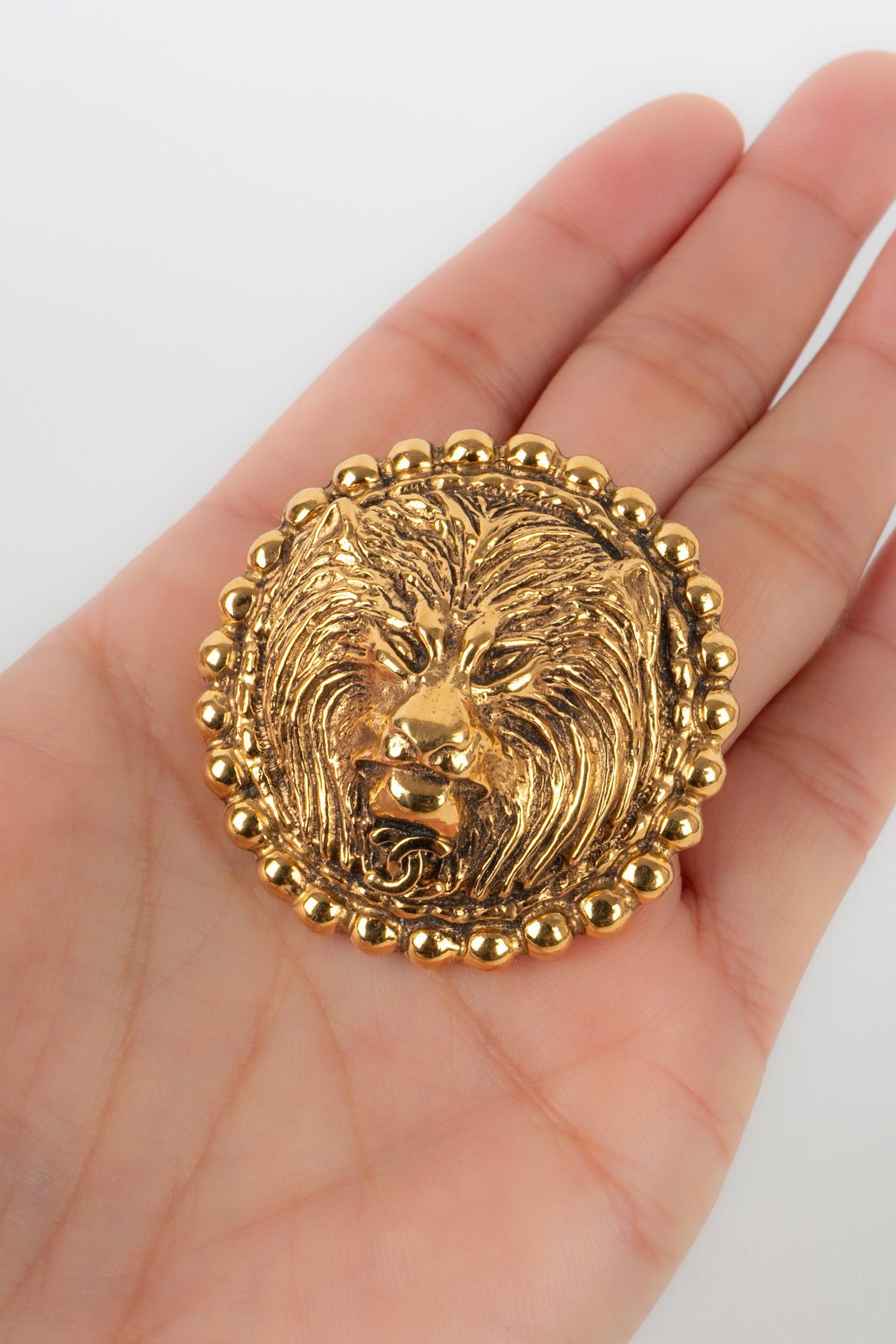 Broche tête de lion Chanel 1983