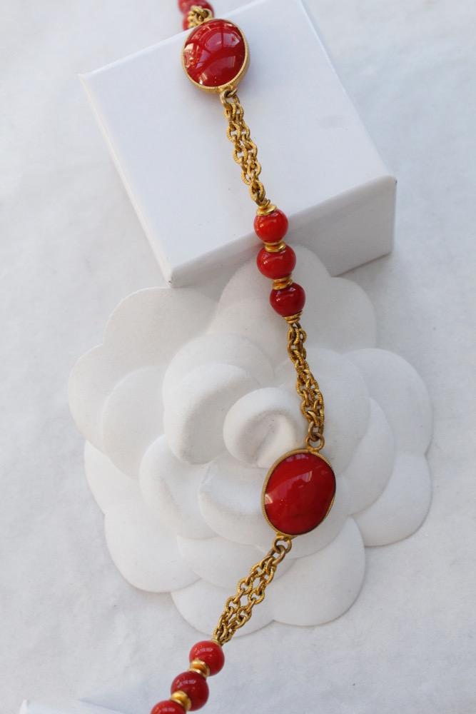 Collier doré en pâte de verre Chanel (Attribué à)