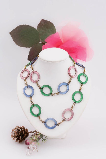 Collier d'anneaux multicolores en pâte de verre