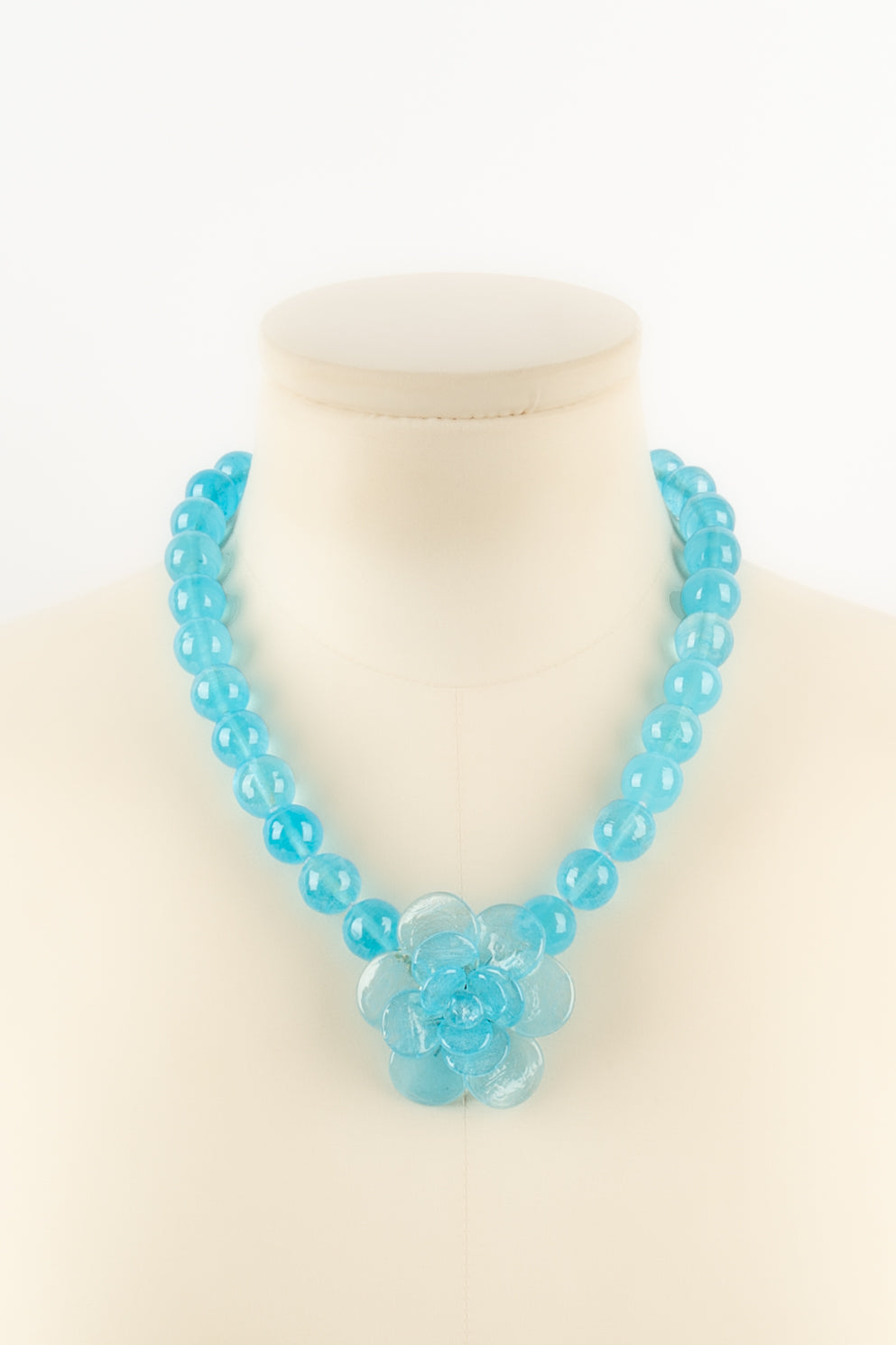 Collier camélia bleu Augustine