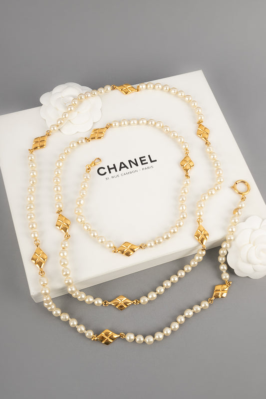 Collier de perles Chanel