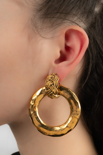 Boucles d'oreilles dorées Chanel