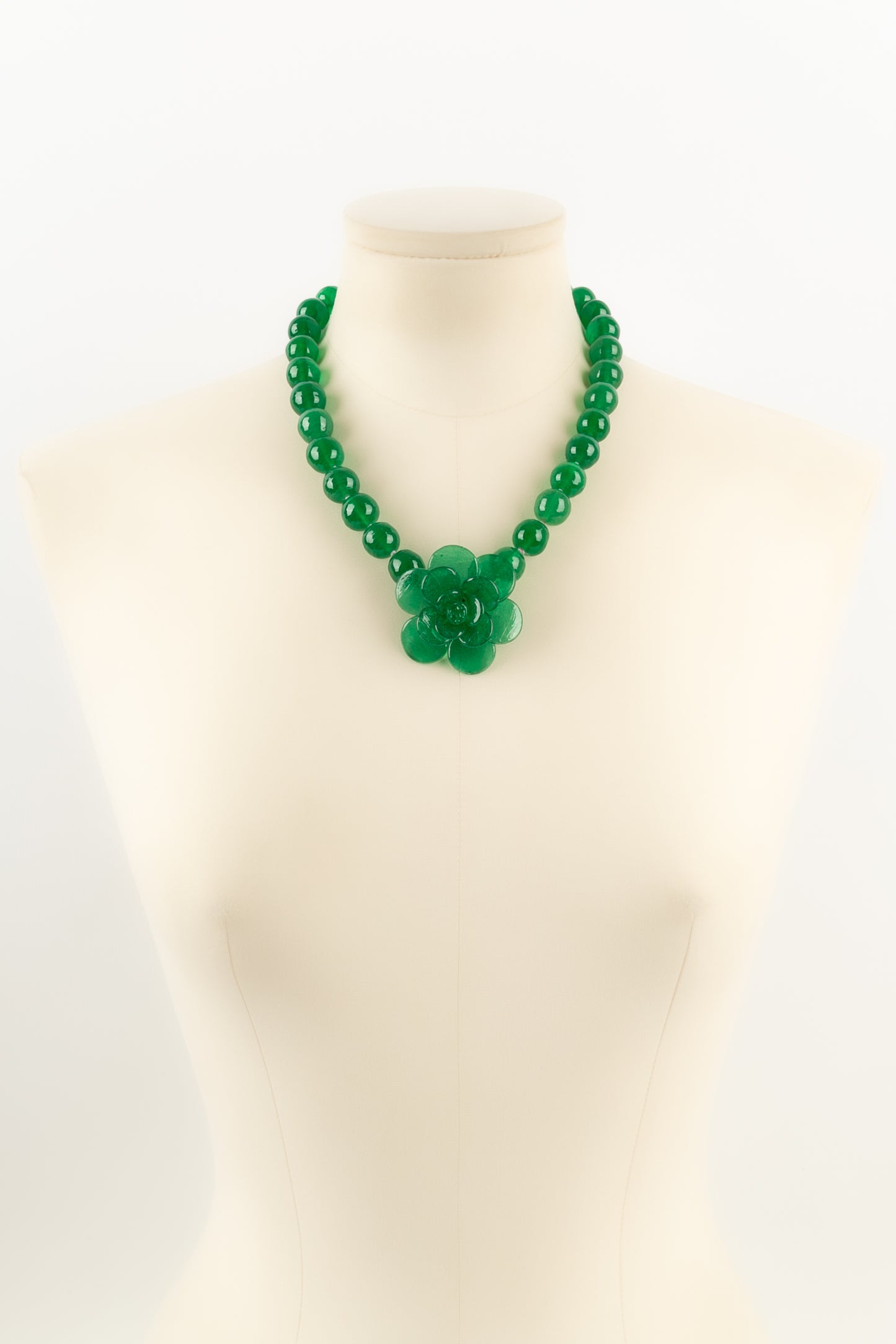 Collier camélia vert Augustine