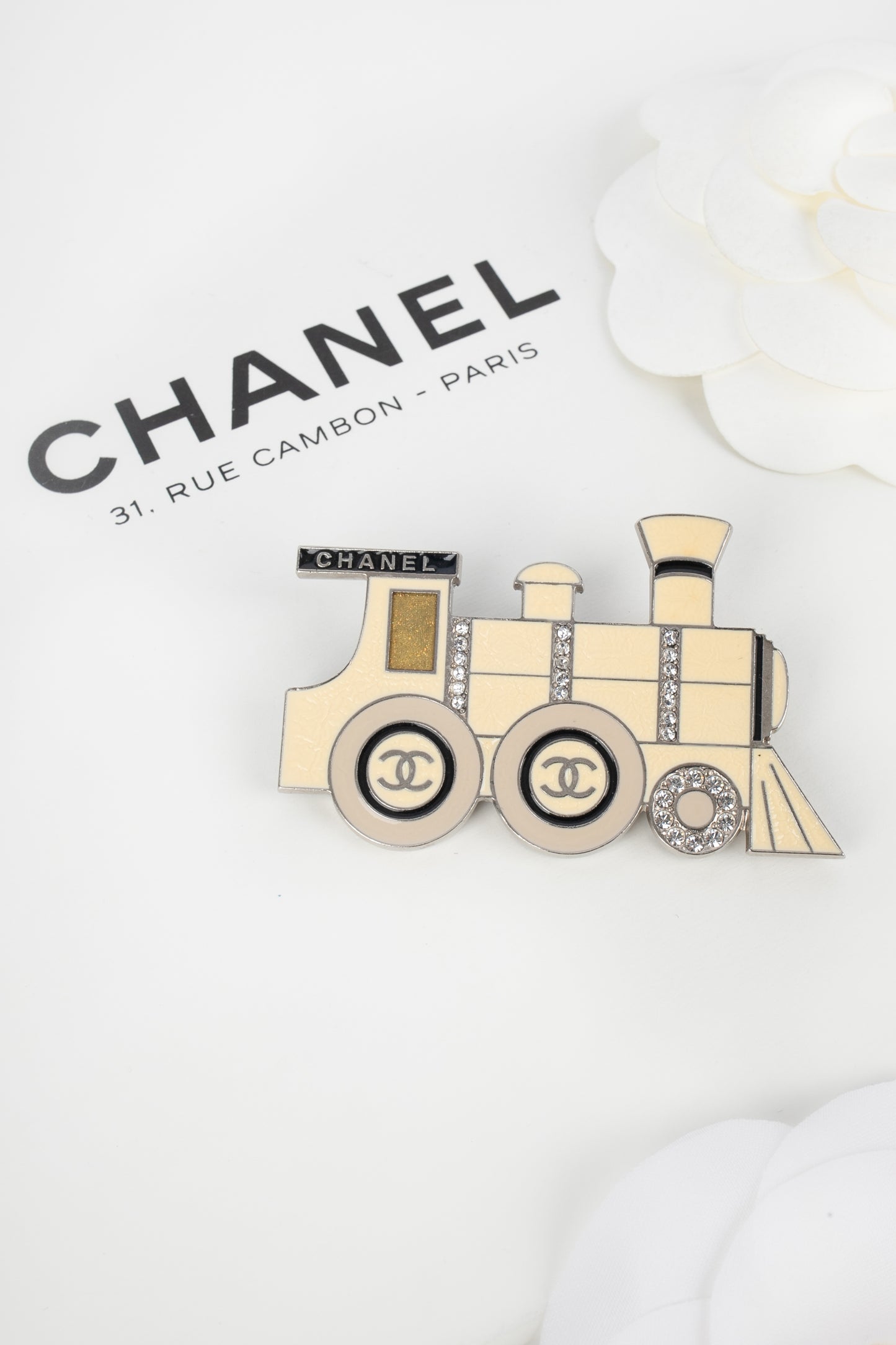 Broche locomotive Chanel 