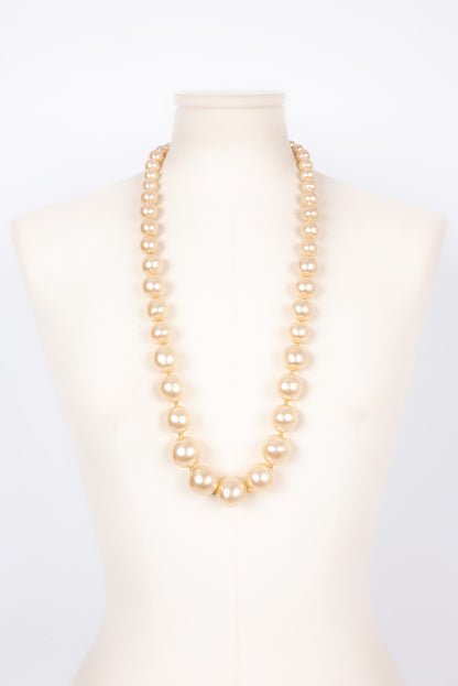 Collier de perles nacrées Chanel 