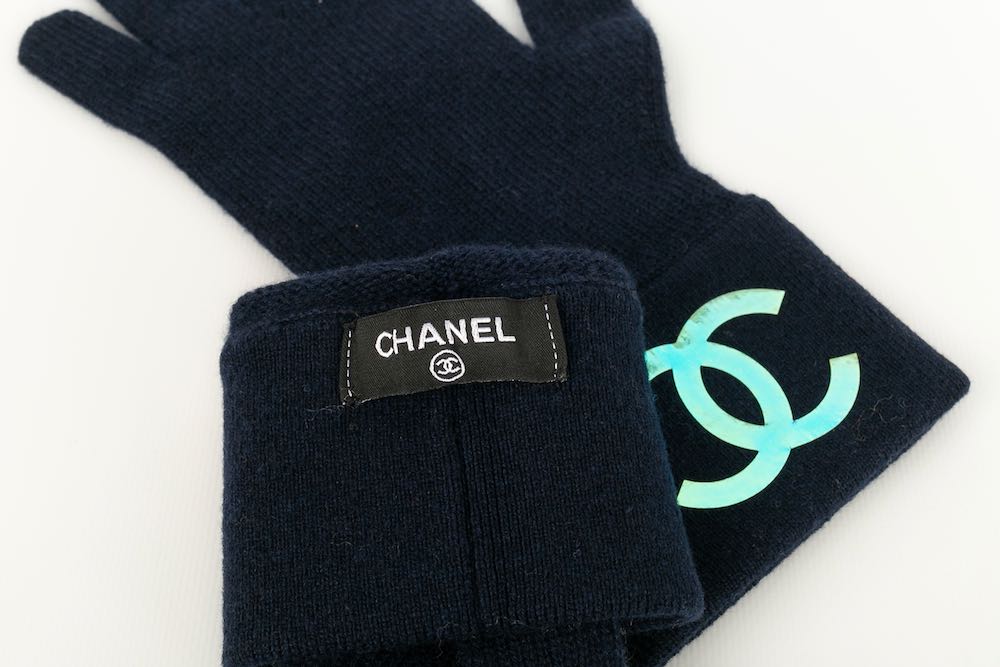 Chanel Gold Fingerless Gloves – Dina C's Fab and Funky Consignment Boutique