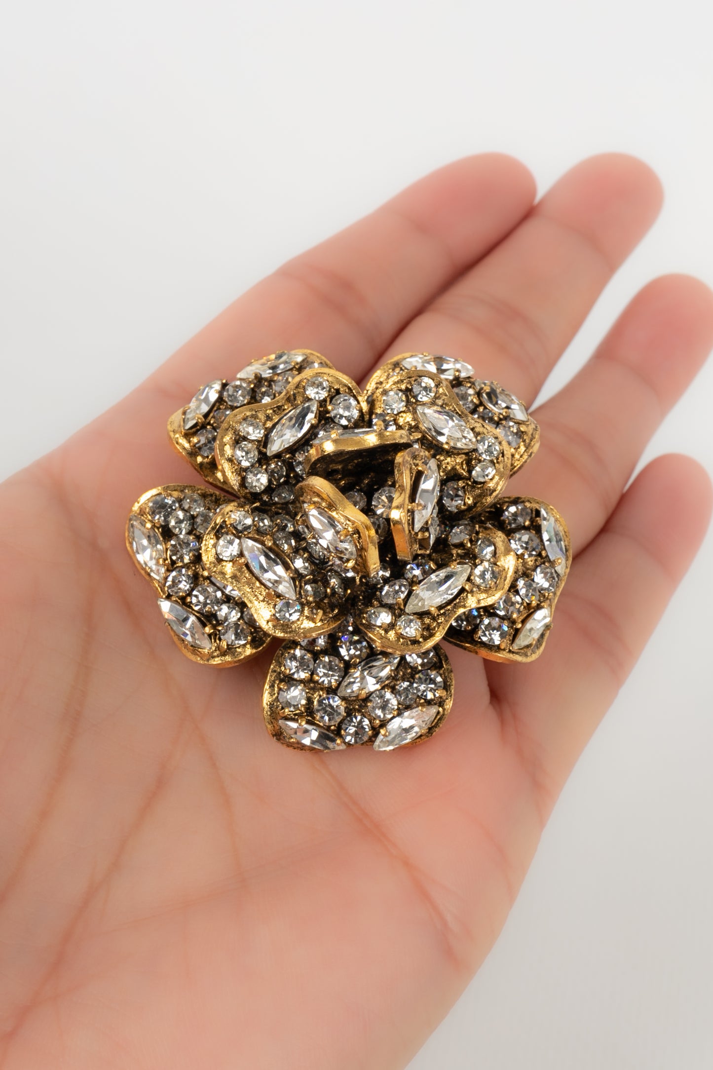 Broche camélia Chanel