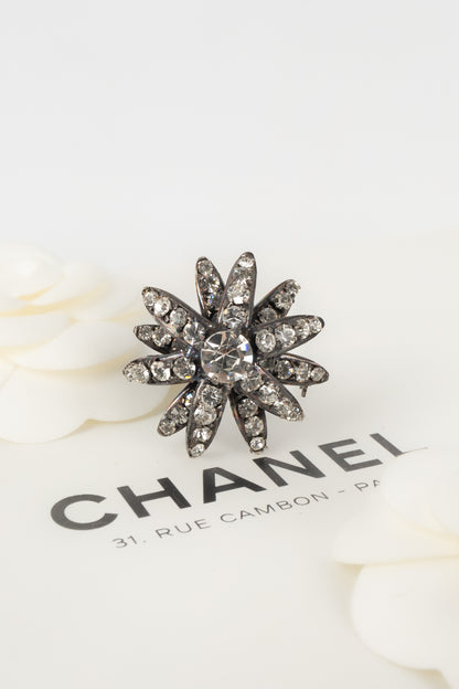 Broche argentée Chanel 