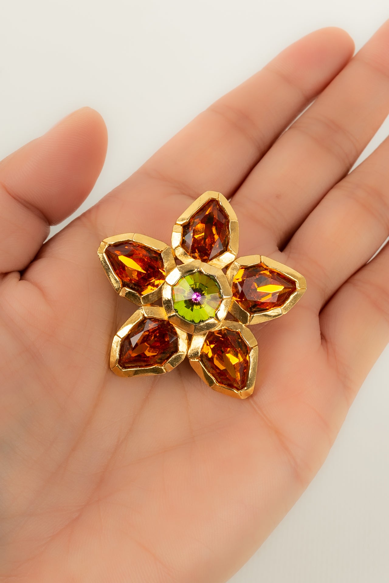 Broche fleur Yves Saint Laurent