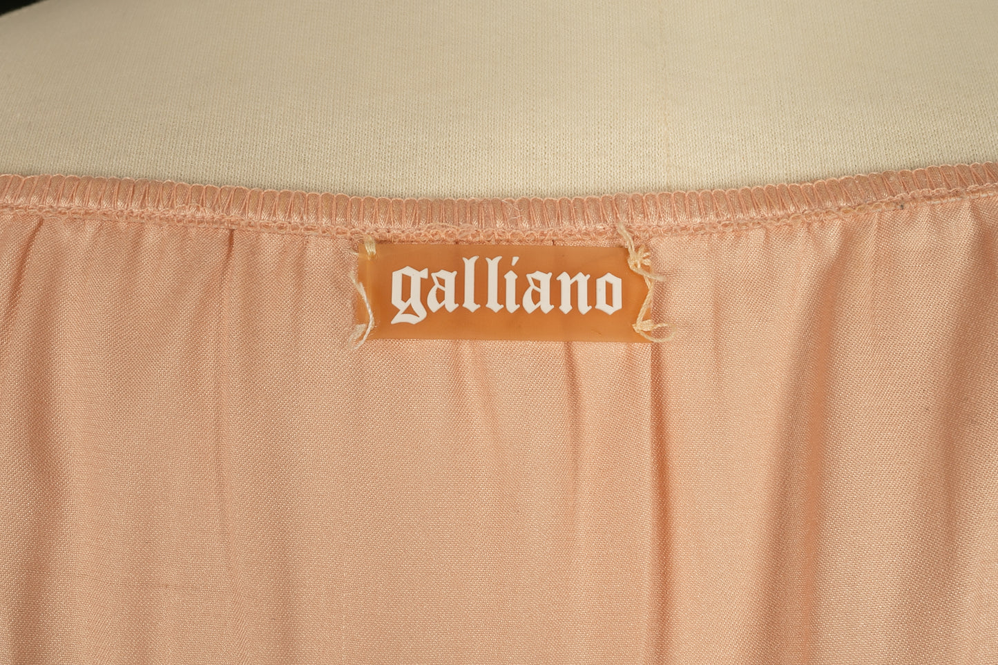 Robe rose poudrée Galliano