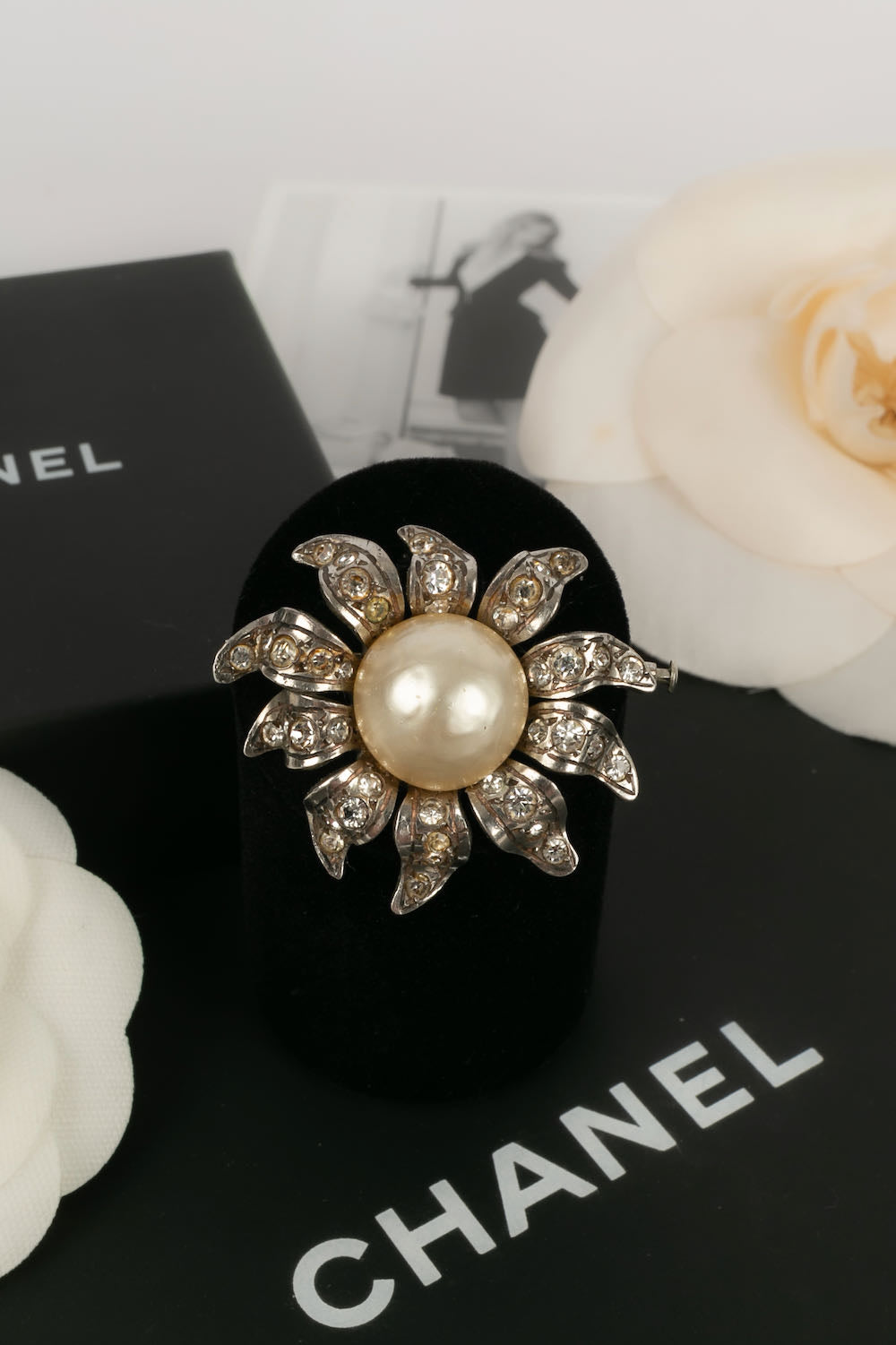 Chanel brooches 😍 pic by @st_alinaalina