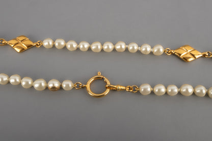 Collier de perles Chanel