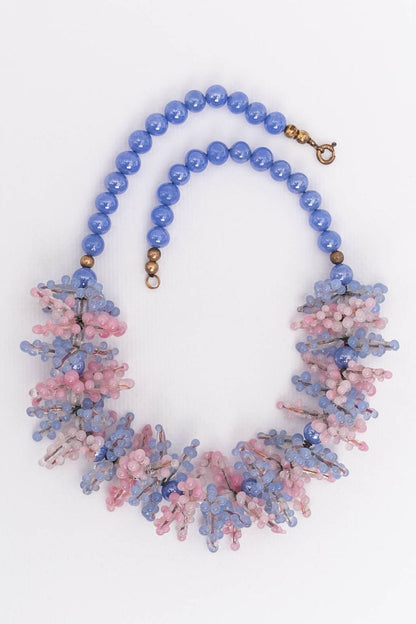 Collier en pâte de verre bleue et rose