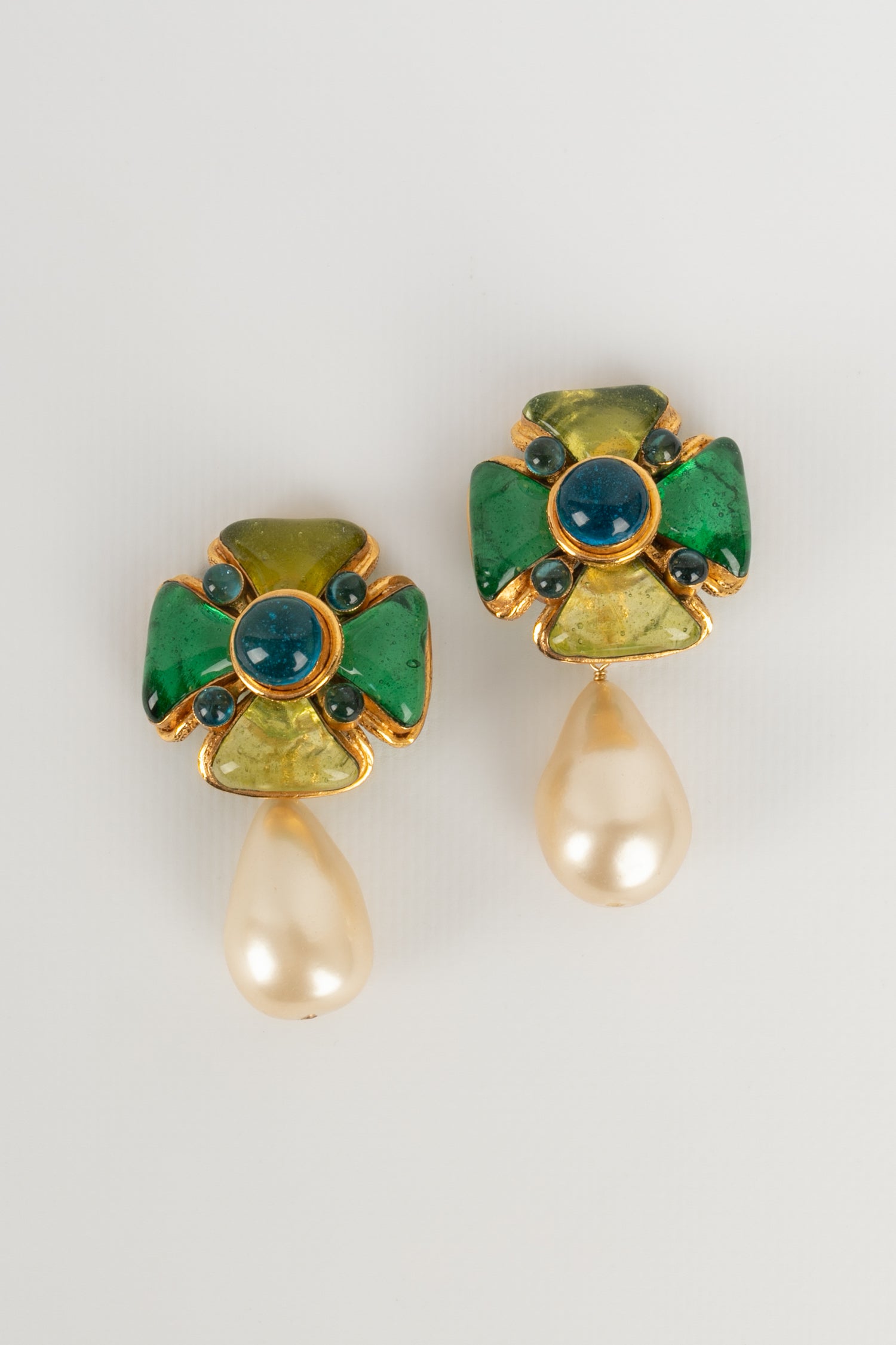 Boucles d'oreilles en pâte de verre Chanel